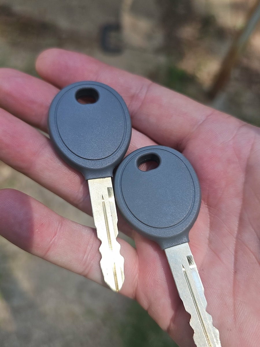 Duplicate car keys cut on-site